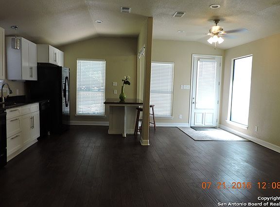 4th image of 552 Leigh St #2