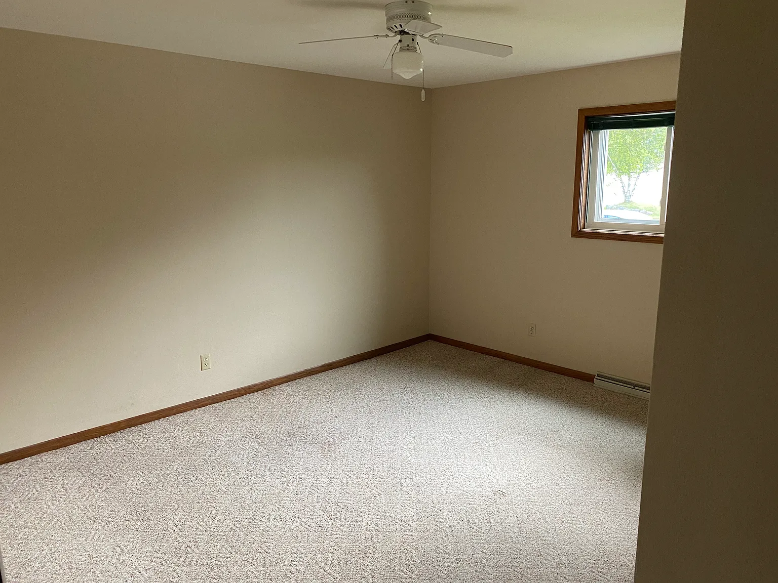 3 bed, 1900 sqft, $2,100 — Photo 4