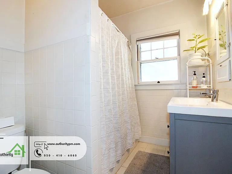 1365 Chestnut St — Photo 17