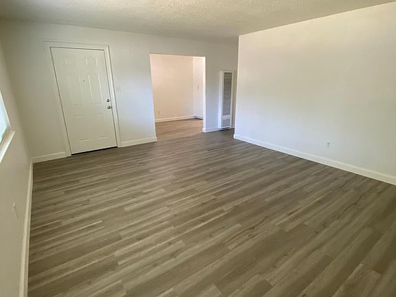 5th image of 1217 McKinley Dr #2