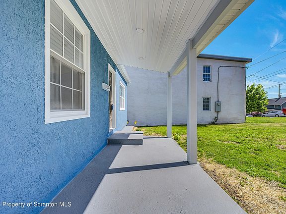 3rd image of 1109 N Irving Ave