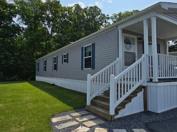 37 Meadowview Dr, New Bloomfield, PA 17068