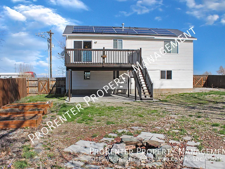 4252 Midland Dr — Photo 2