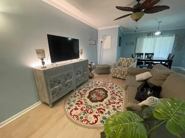 200 Scotia Dr APT 305, Hypoluxo, FL 33462