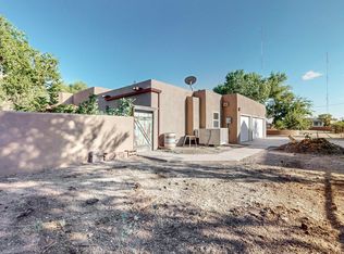 2743 Carson Rd NW, Albuquerque, NM 87104