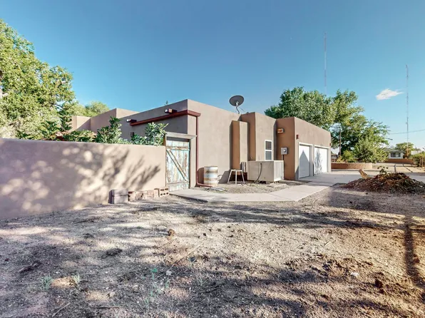 2743 Carson Rd NW, Albuquerque, NM 87104