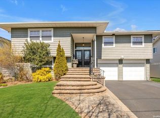 2043 Whalen Ave, Merrick, NY 11566