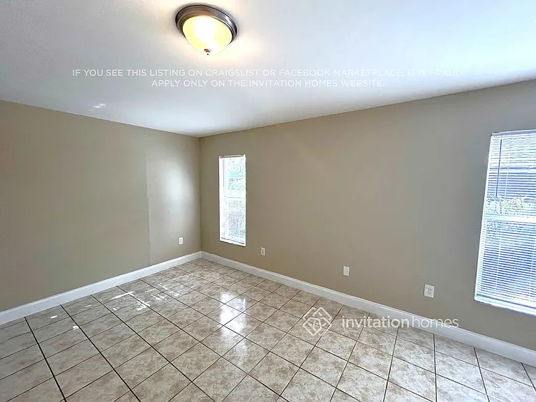 228 SE 27th Ter — Photo 2