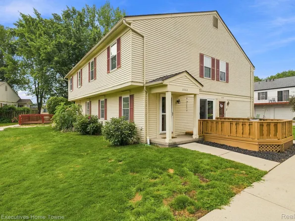 33616 Bayview Dr, Chesterfield, MI 48047