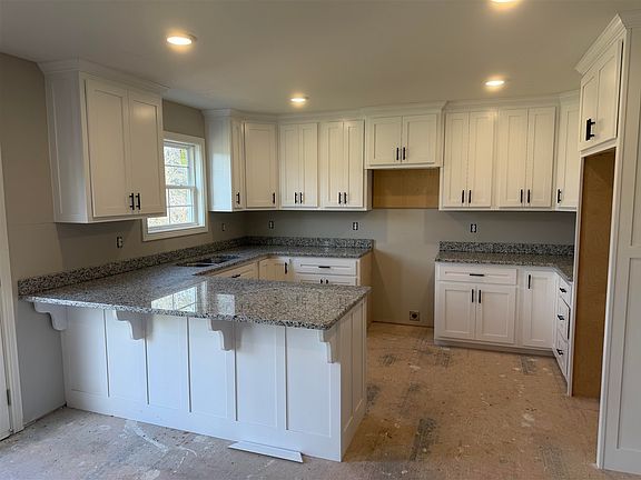 4th image of 111 Ralph A Young Rd