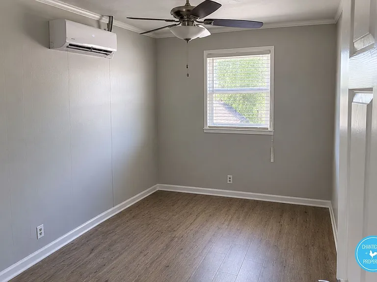 832 W 7th St — Photo 10