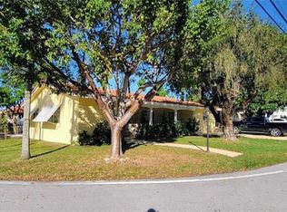 18500 NE 22nd Ave, Miami, FL 33180
