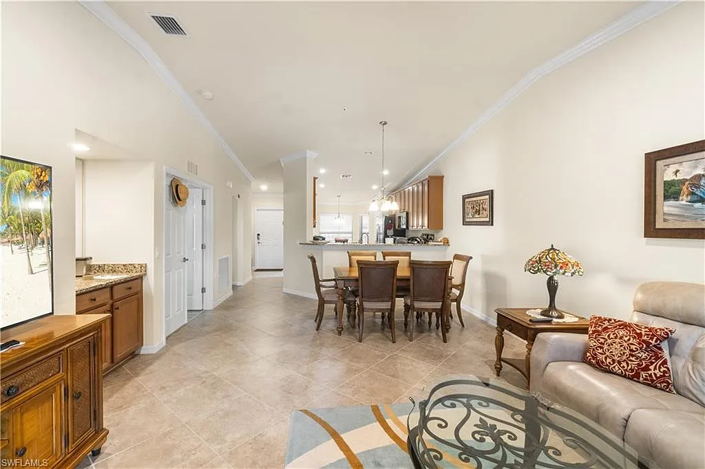 3 bed, 2.0 bath, 1454 sqft, $8,000 — Photo 2