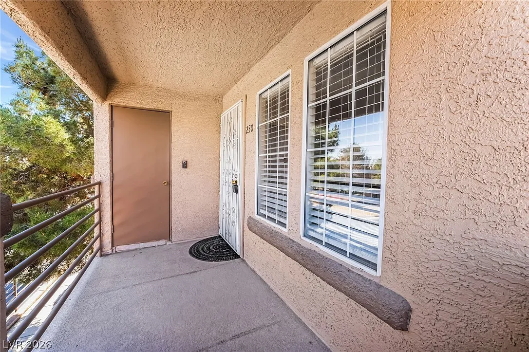 2 bed, 2.0 bath, 882 sqft, $2,300 — Photo 4