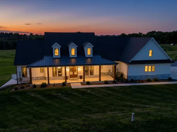 2 SE Woodview Dr, Saint Joseph, MO 64507