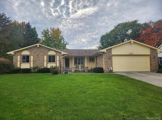 21355 Parklane St, Farmington, MI 48335