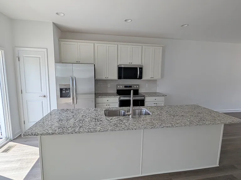 1059 Balsam Ln — Photo 25