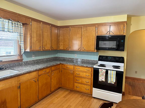 3rd image of 9 Greenacre Road