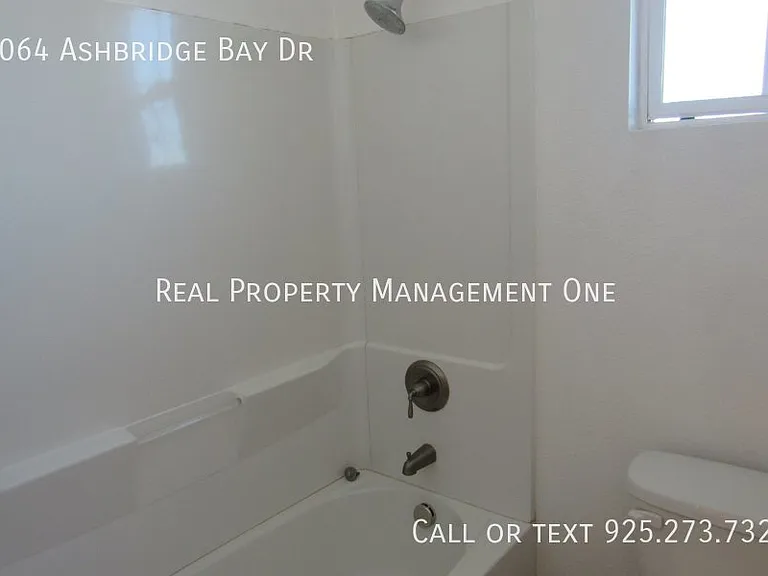 1064 Ashbridge Bay Dr — Photo 27