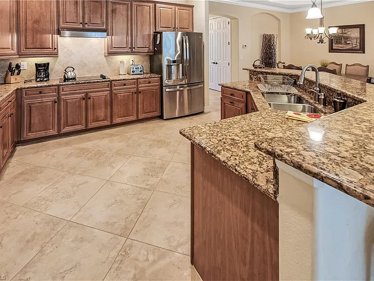 9215 Veneto Ln — Photo 6