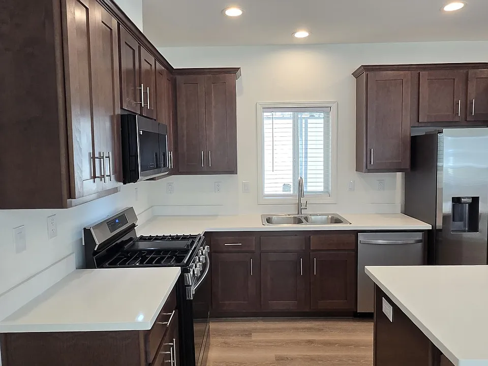 Kitchen (Image is from a similar model, colors may vary)