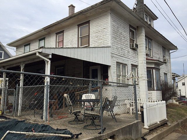 2nd image of 209 Milford St