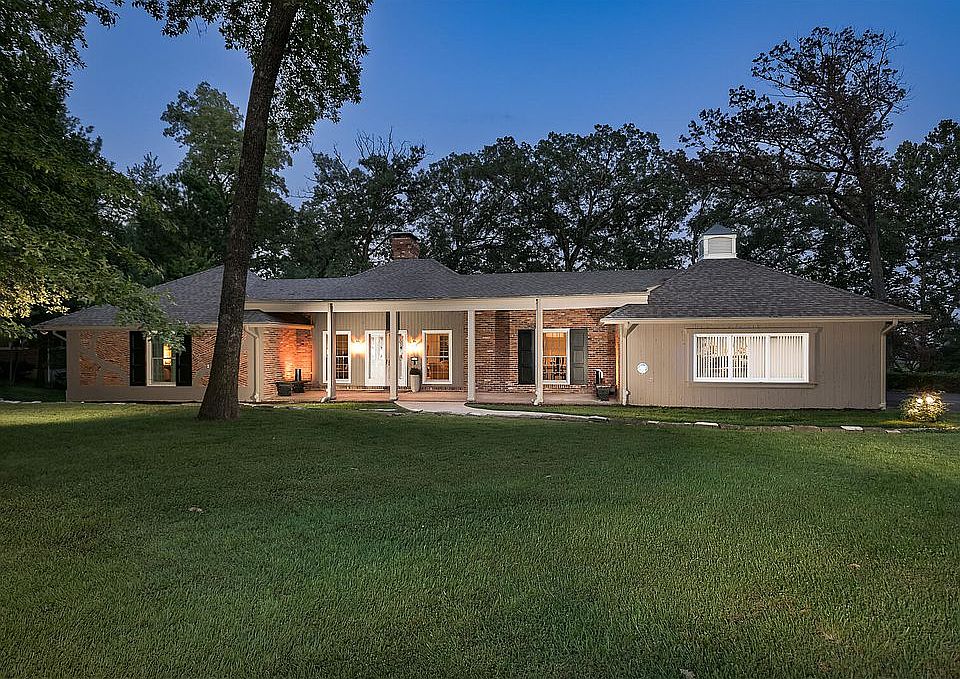 1st image of 10 Woods Hill Dr