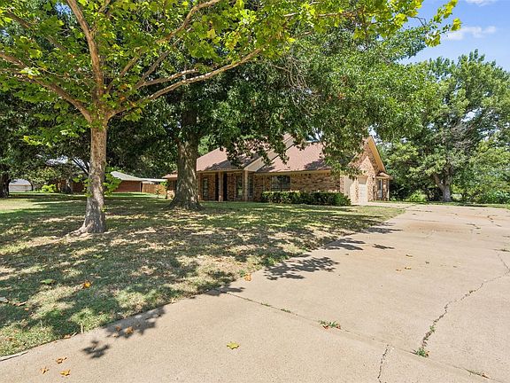 2nd image of 105 Tanglewood Ln