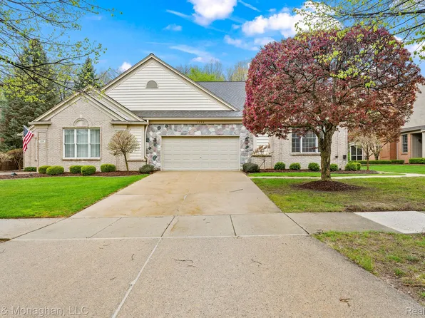 1558 Millecoquins Ct, Rochester, MI 48307