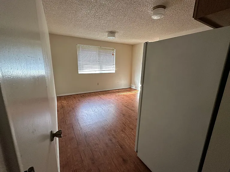 355 E 5th Ave — Photo 20