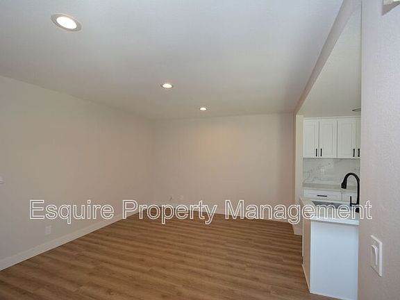 3rd image of 3551 W Hemlock St