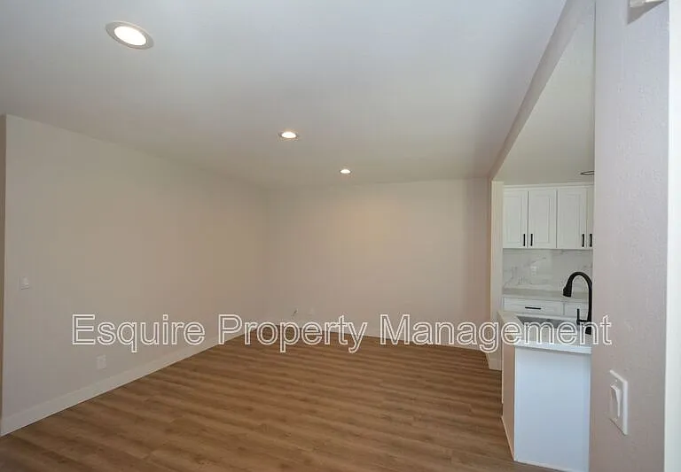 3551 W Hemlock St — Photo 3