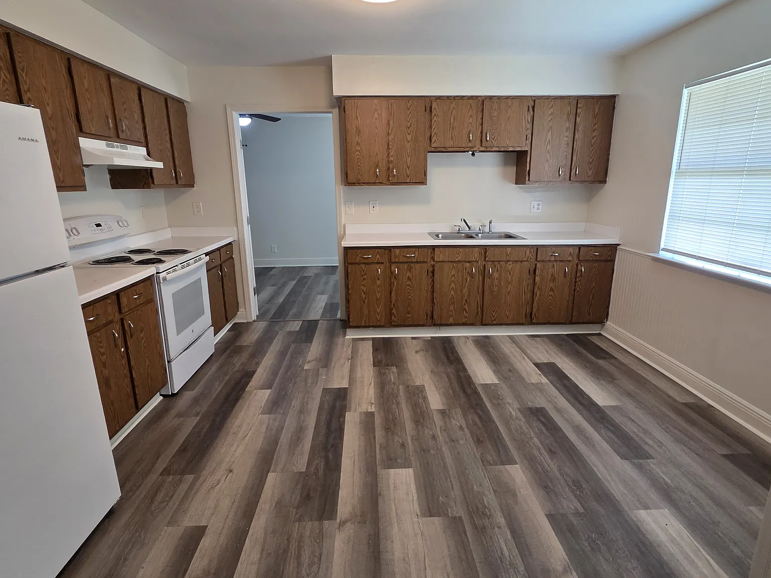 3 bed, 1200 sqft, $1,650 — Photo 3