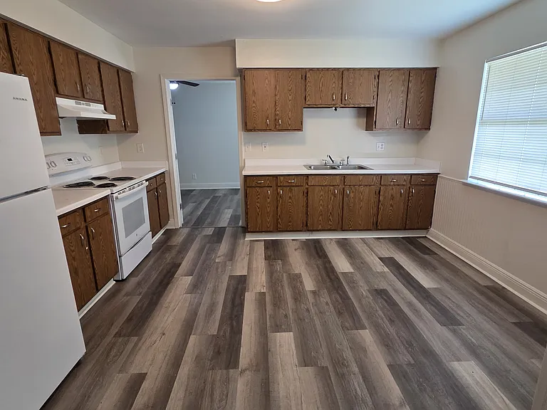 1812 Lee Dr — Photo 3