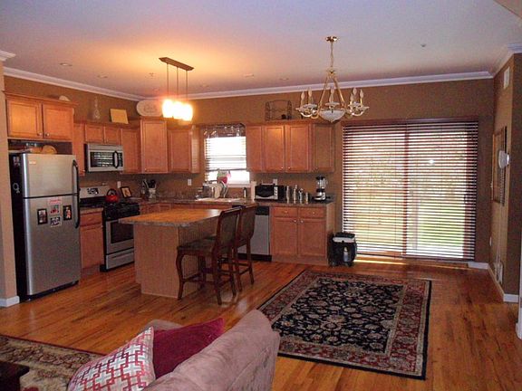 4th image of 315 Yetman Ave