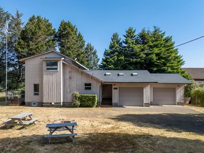 180 NW Pine St, Waldport, OR, 97394