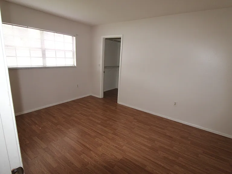 5565 Baffin Cir — Photo 24