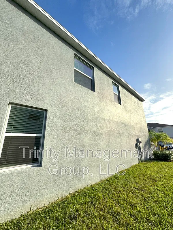 3 bed, 3.0 bath, 1758 sqft, $2,095 — Photo 4