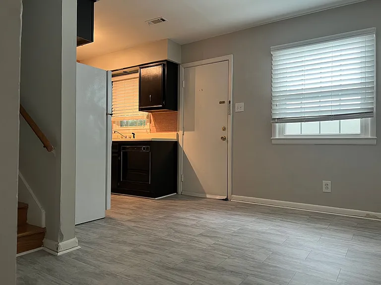 1722 Kavanaugh Blvd — Photo 5