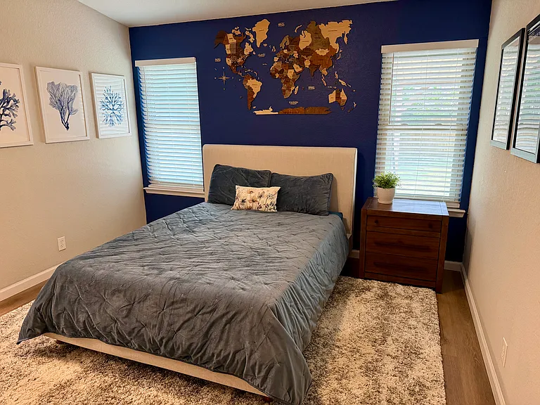 1213 Troy Ln — Photo 1