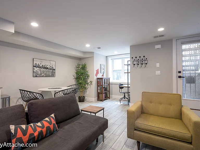 1723 Willard St NW #B — Photo 5