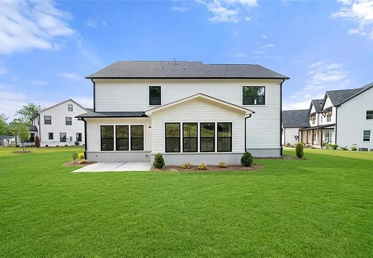 2815 Medford Dr — Photo 45