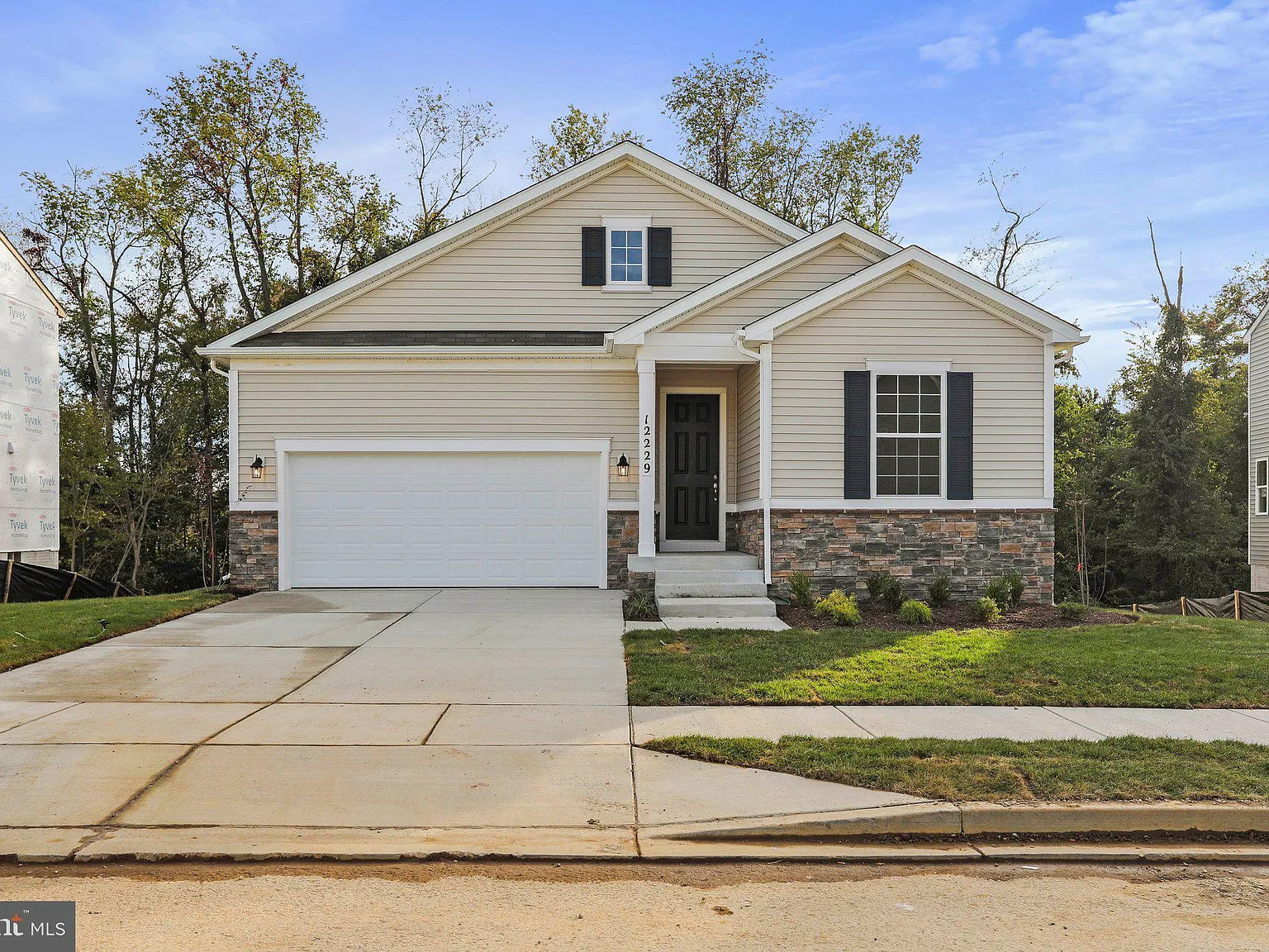 3 bed, 2.0 bath, 3770 sqft, $2,675 — Photo 3
