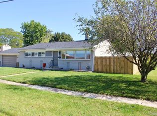 22252 Dale Allen St, Clinton Township, MI 48035