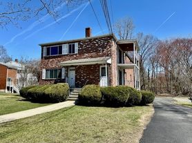 12-14 Kippy Dr, Waban, MA