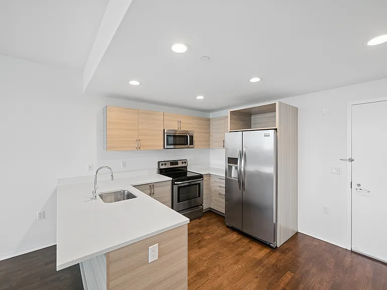 2032 1/2 Hudson St #503 — Photo 8