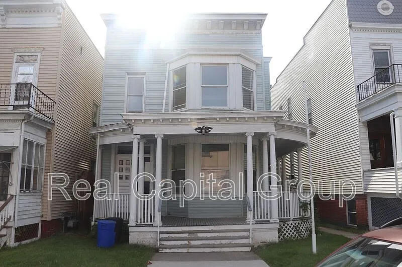 2 bed, 1.0 bath, $1,175 — Photo 1