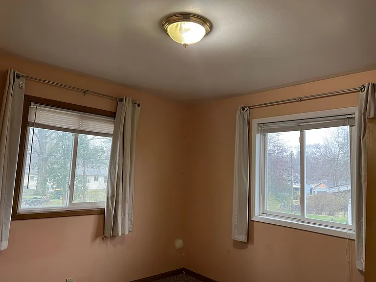 506 Meadow St — Photo 8