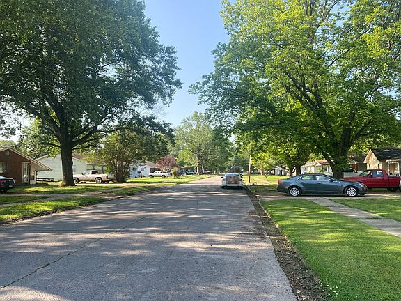 5th image of 1133 Logan Ln