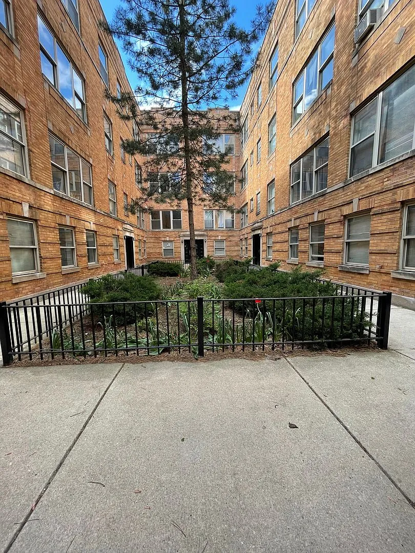3 bed, 1000 sqft, $1,850 — Photo 3